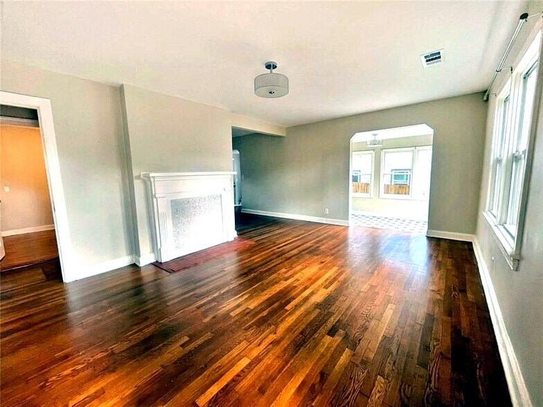 Building Photo - 1449 Lynford Dr SW