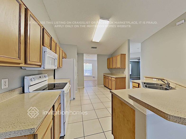 Building Photo - 713 Pasteur Ln
