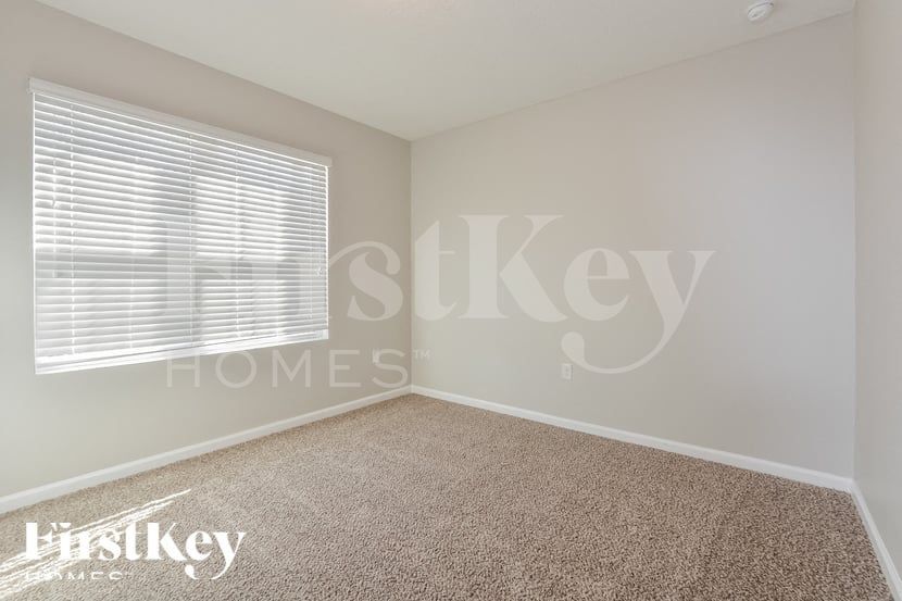 Building Photo - 2620 Falcon Ln