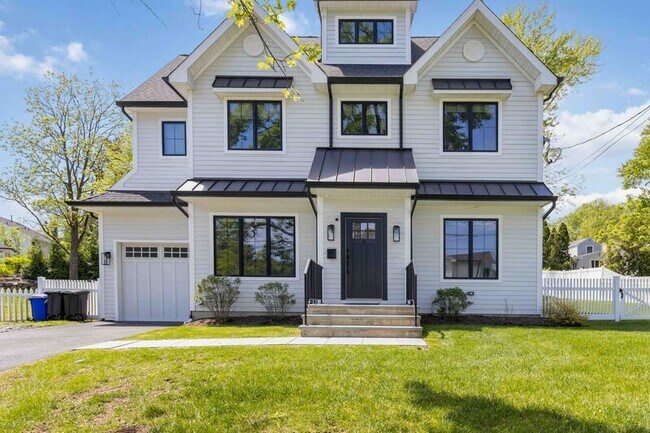Primary Photo - 4 Parkside Ave