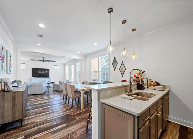 Building Photo - 175 Christian Dr