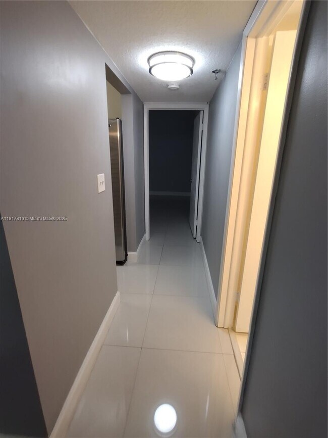 Building Photo - 6061 Collins Ave