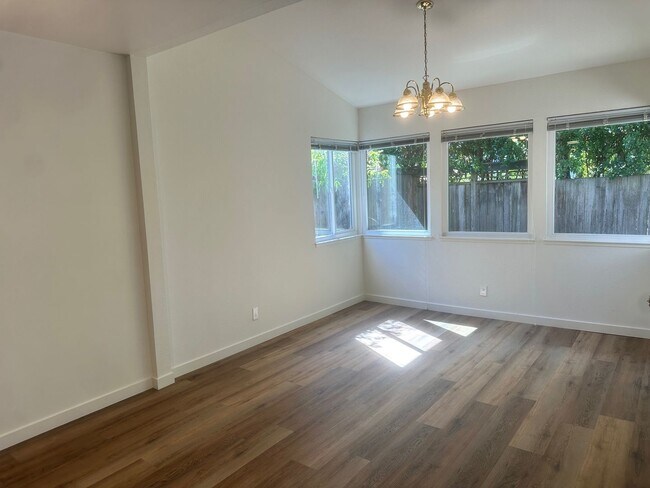 Building Photo - Derby Street Triplex