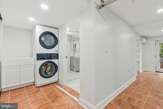 Building Photo - 4414 Volta Pl NW