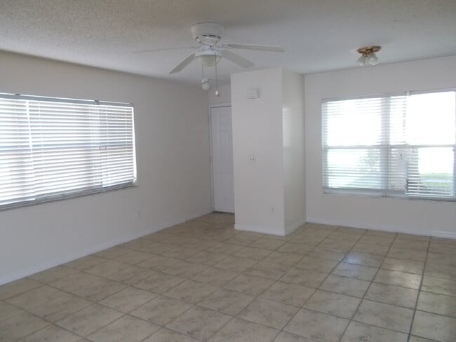 Building Photo - 3250 Split Willow Dr