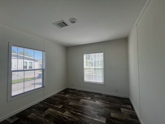 Building Photo - 261 Mongoose Ln
