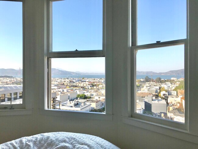 Building Photo - 1990 Green St