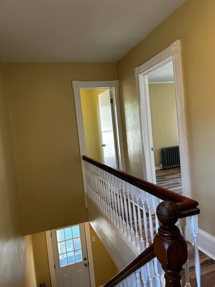 Building Photo - 49 Fallbrook St