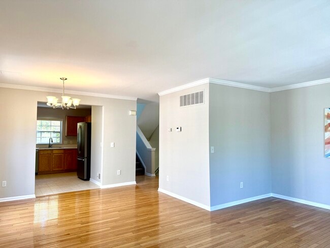 Building Photo - 3083 Promenade Cir