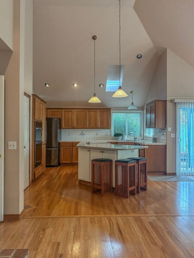 Building Photo - Arranmore 2 Bedroom with Den Available Now !