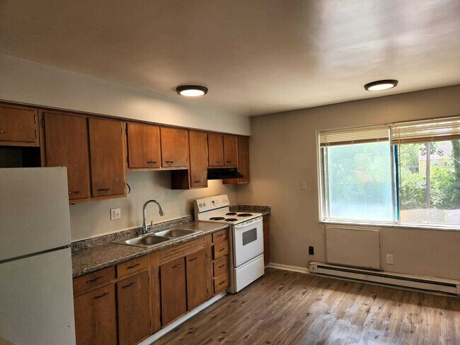 Building Photo - 6111 Laurel Hall Dr