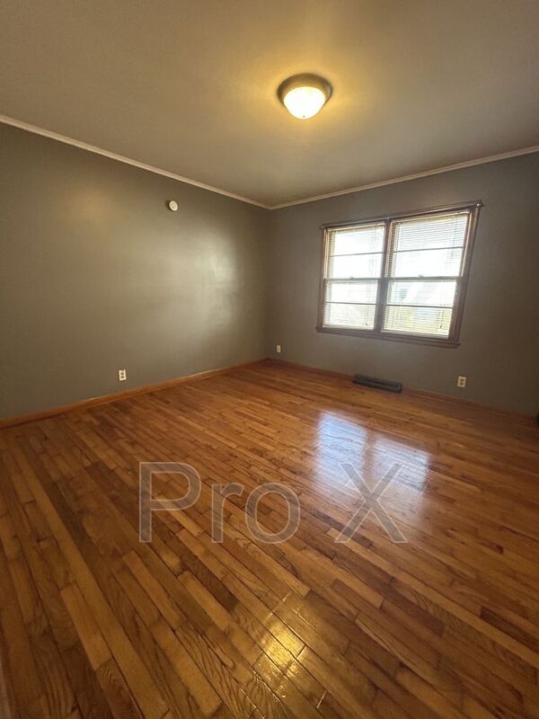 Building Photo - 111 W Lindburg St