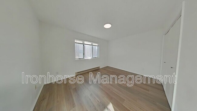 Building Photo - 811 W Villard St