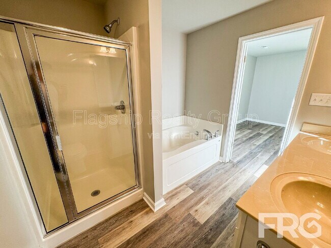 Building Photo - 102 Michael Thomas Pl