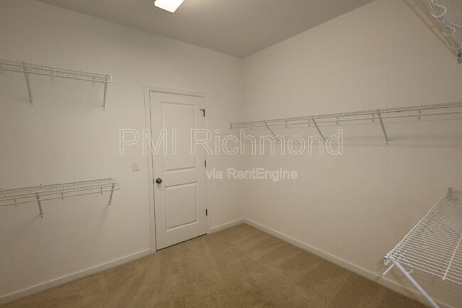 Building Photo - 7183 Yare St