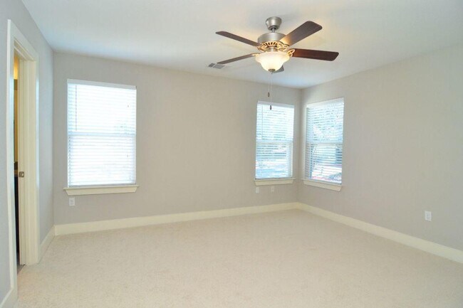 Building Photo - 2921 Bond Dr