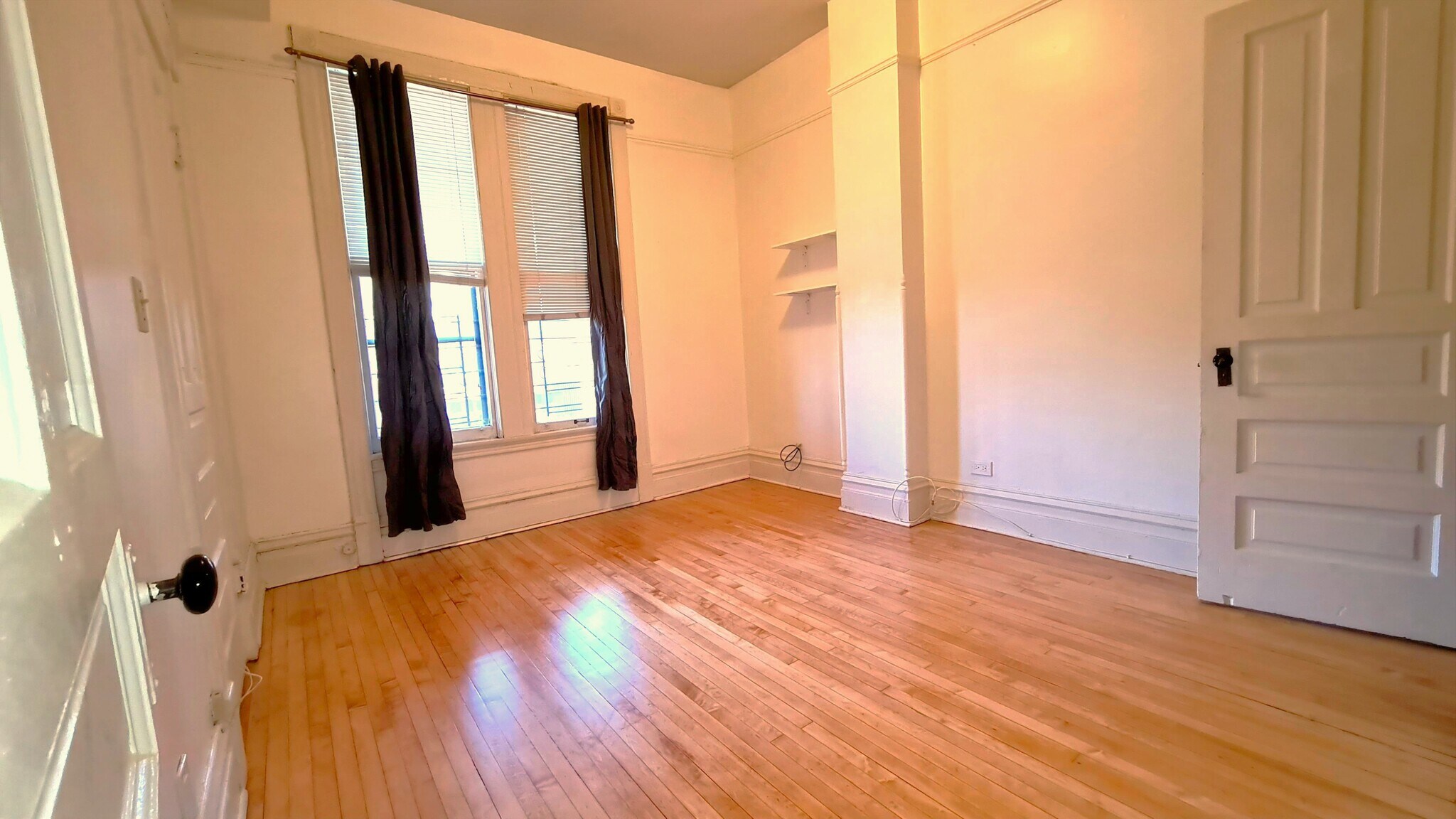 Building Photo - 833 W Newport Ave