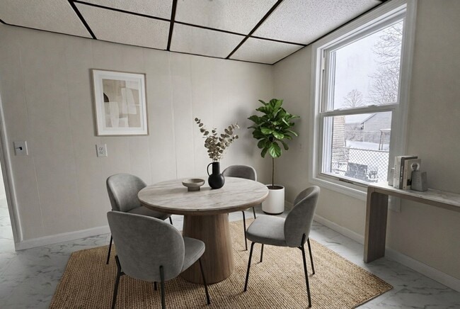 Building Photo - Updated 3BR Home with Garage and Fenced Yard