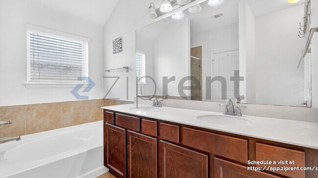 Building Photo - 1933 Howth Ave