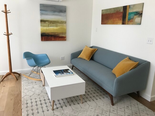 Building Photo - 1115 21st St