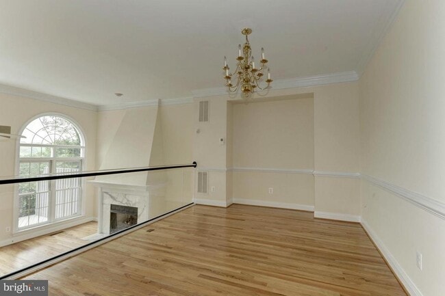 Building Photo - 2217 N Oak Ct