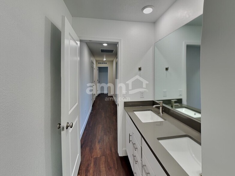 Building Photo - 8254 Joyce St