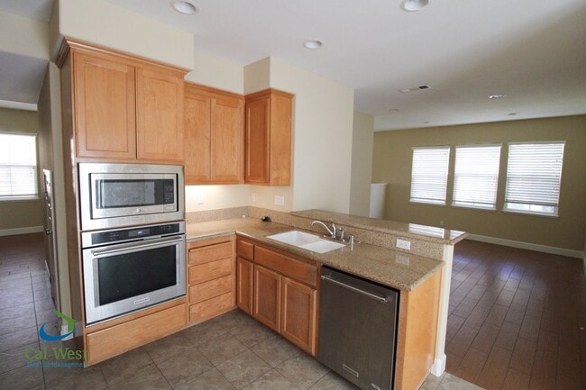 Building Photo - $4895 - **COMING SOON-END OF SEPT** Beauti...