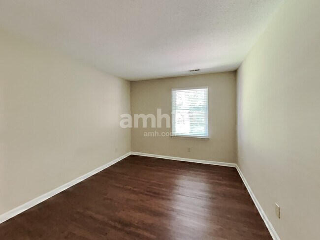 Building Photo - 7401 Kinsmore Ln