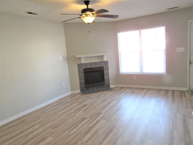 Building Photo - 2 Br 3 BA Townhouse Hunters Creek