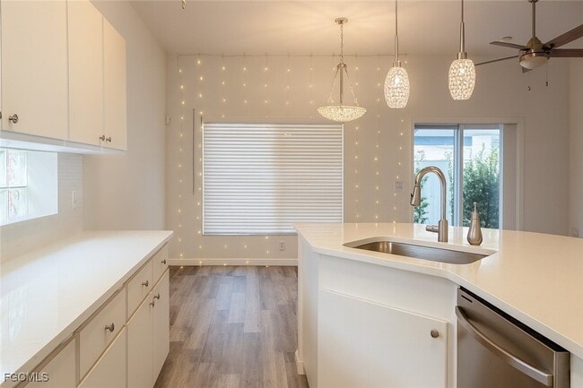 Building Photo - 10700 Aqua Surf Ct