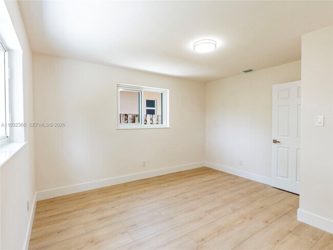 Building Photo - 254 SW 4th St