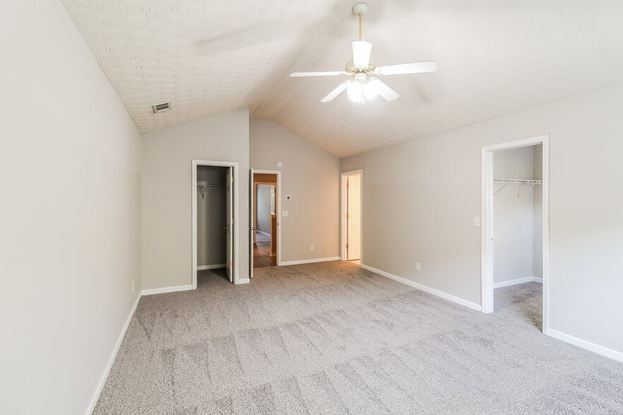 Building Photo - 740 Shadow Lake Dr