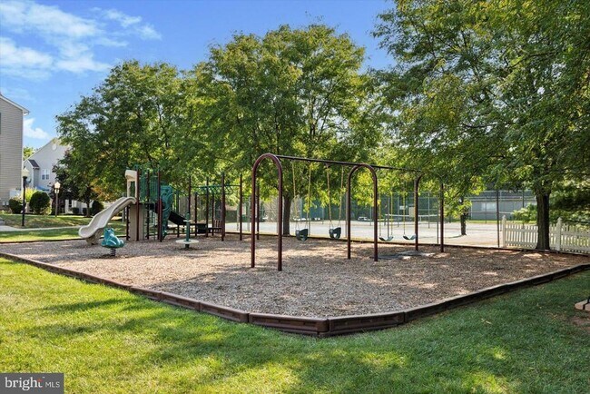 Building Photo - 722 Gilbert Pl
