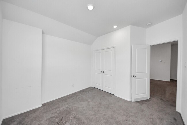 Building Photo - 24063 Hawthorn Lks Dr