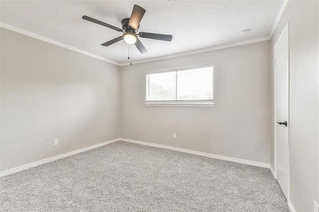 Building Photo - 7003 Huntbrook Dr