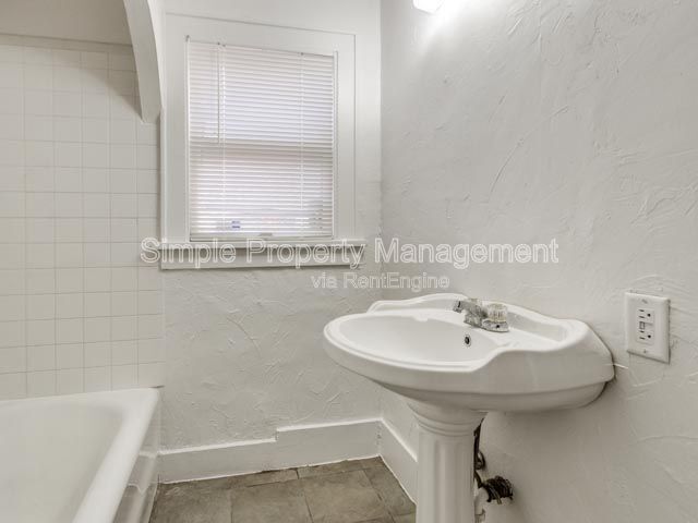 Building Photo - 2413 NW 12th St