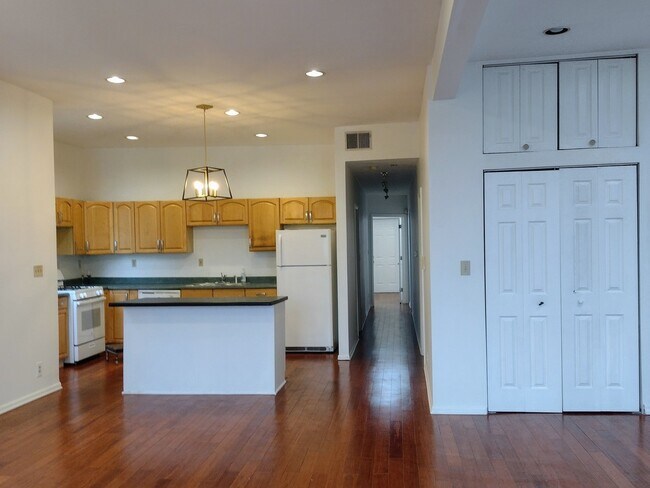 Building Photo - 2717 W Congress Pkwy
