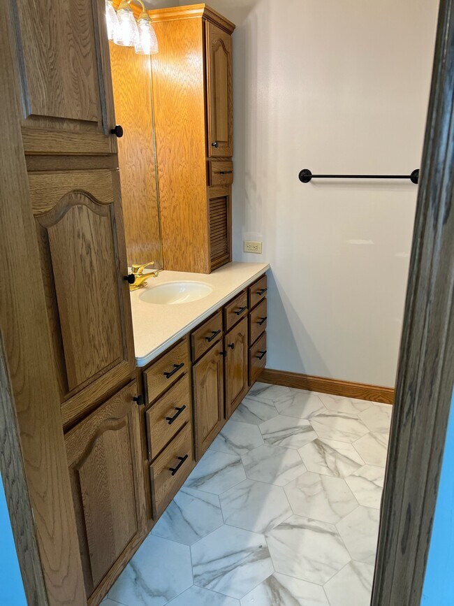 En suite - 2605 W 34th St