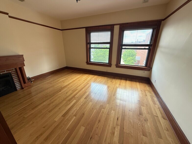Living room - 40 W 4th St