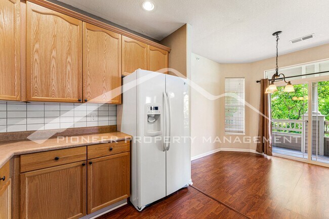 Building Photo - Charming condo with Central AC and 1 Car G...
