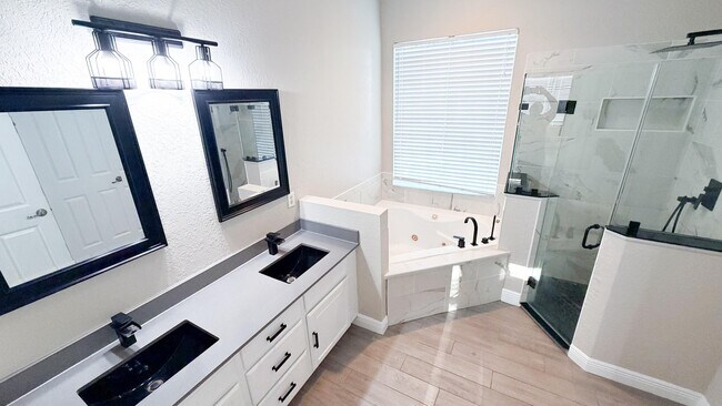 Building Photo - 4002 SW Jarmer Rd