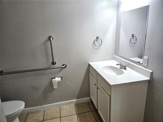 Building Photo - 1205 S Sibley Ave