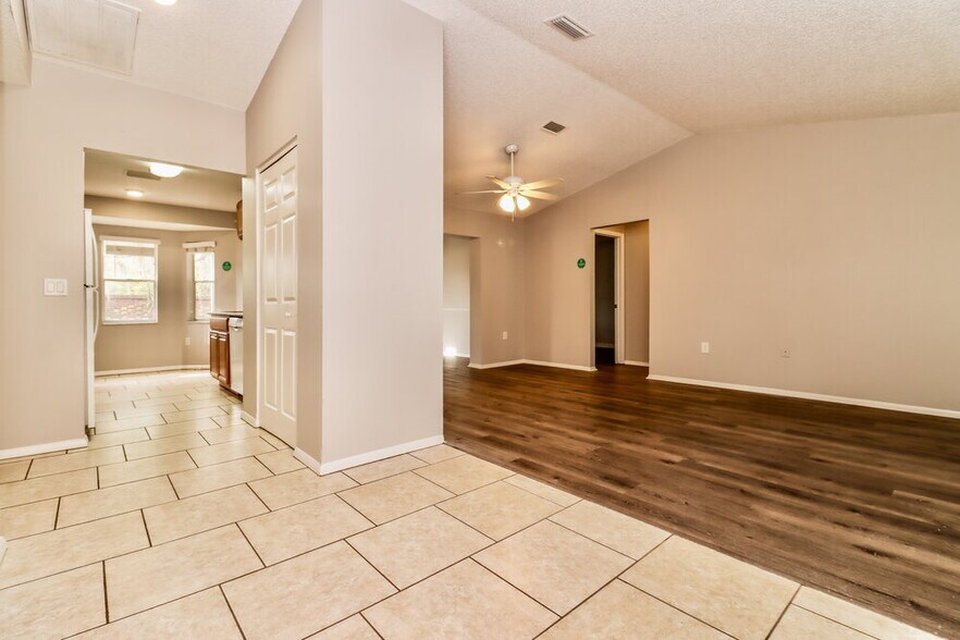 Building Photo - 8047 Hathaway Dr