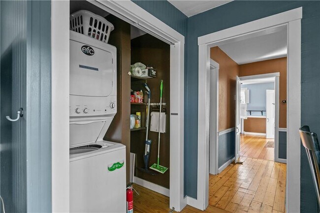 Building Photo - 26 Perry St