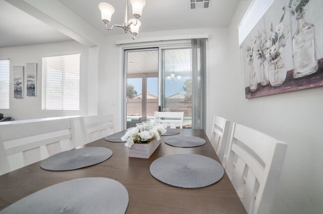 Building Photo - Beautiful home with POOL and spa located n...