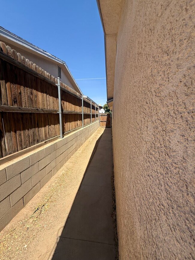 Building Photo - 1640 Forane St