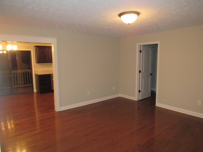 Building Photo - 4 Bedroom, 3 Bath Basement Ranch with Coun...