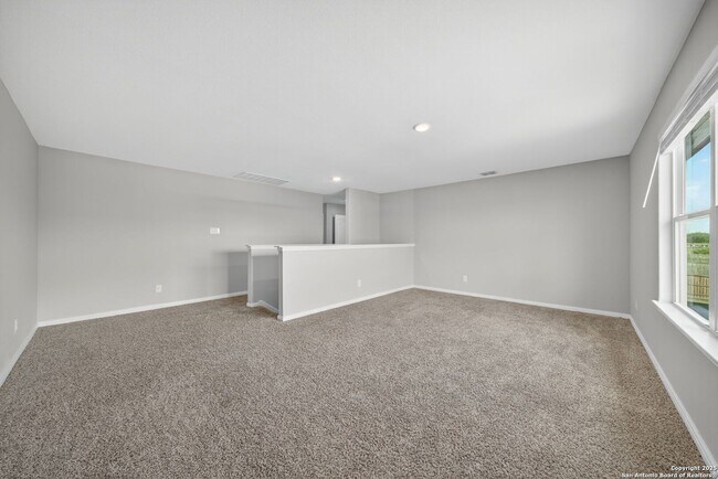 Building Photo - 5-BEDROOM HOME IN LUCKEY RANCH