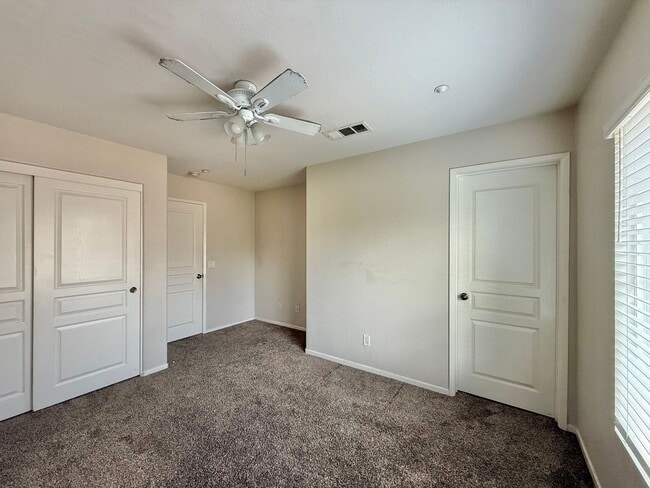 Building Photo - Two Bedroom Suite Townhome and Includes a Garage and Laundry!