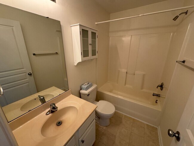 Building Photo - Spacious South Durham Townhouse!